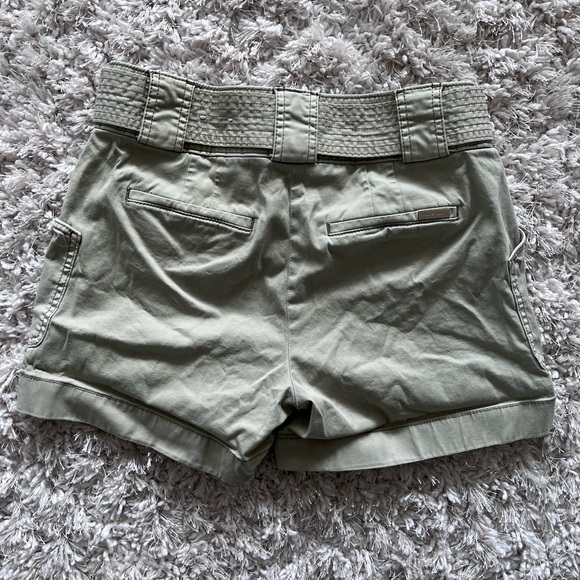 Beautiful shorts - Picture 2 of 4